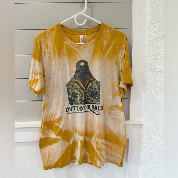 🦬 Yellowstone‎ Women’s Tee. Size L Cotton Blend. Distressed 🦬 - Picture 1 of 5